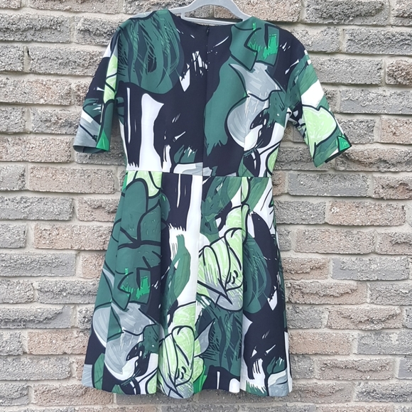 🇺🇦 Fundraiser: Cartise Green Tropical Print Dress - Picture 10 of 11